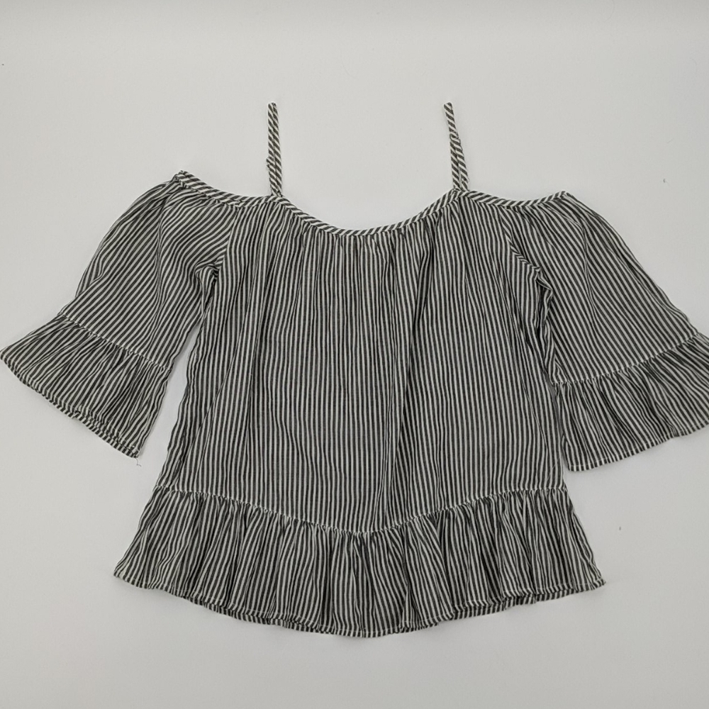 BEACHLUNCHLOUNGE Cold Shoulder Ruffle Top